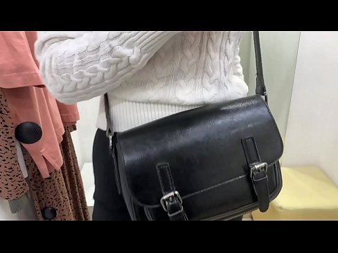 ❤️ Јавна мастурбација на младата кучка FeralBerry со дилдо во фитинг просторијата ❤️ Квалитетно порно на mk.assistentai.ru ☑